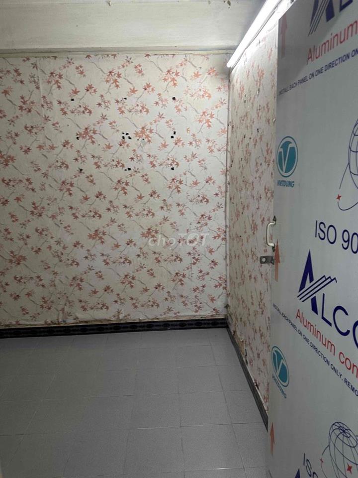phòng trệt ( dưới đất ) 12m2 nhà đúc