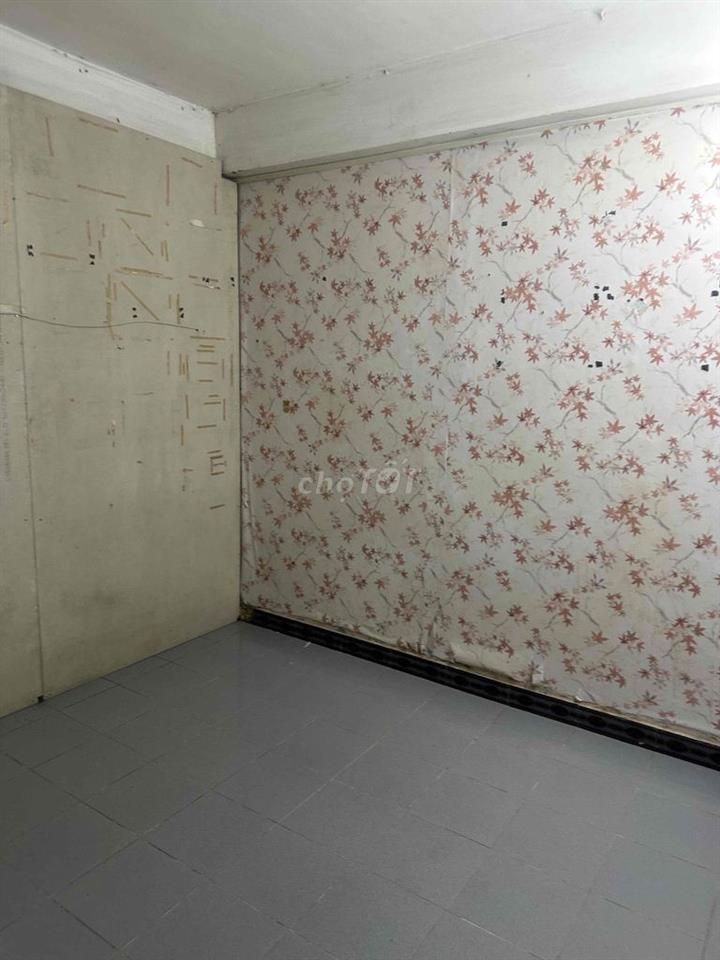 phòng trệt (dưới đất ) nhà đúc 12m2