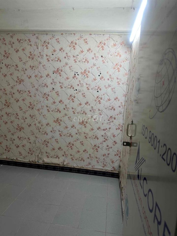phòng trệt (dưới đất ) nhà đúc 12m2