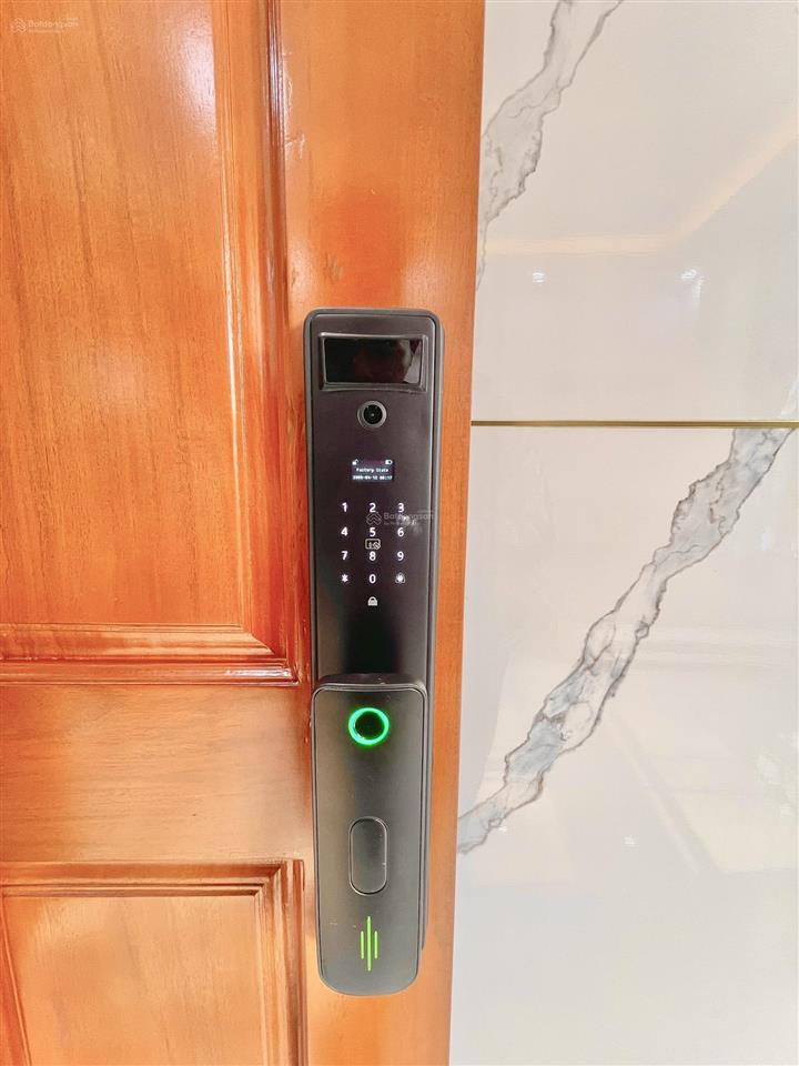 Phòng ngay 429 lê văn việt cửa sổ lớn, giá rẻ  gần kcnc full nội thất  hầm xe  tháng máy