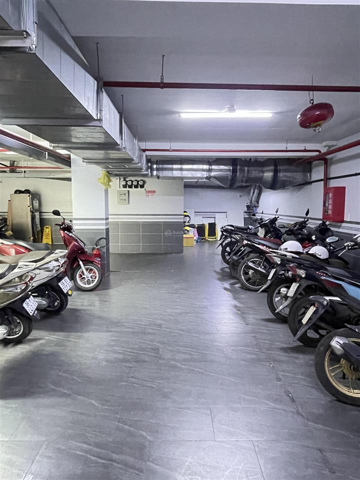 Phòng ngay 429 lê văn việt cửa sổ lớn, giá rẻ  gần kcnc full nội thất  hầm xe  tháng máy