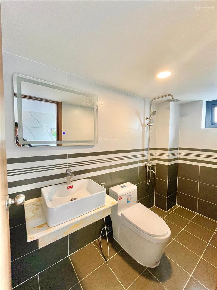 Phòng ngay 429 lê văn việt cửa sổ lớn, giá rẻ  gần kcnc full nội thất  hầm xe  tháng máy