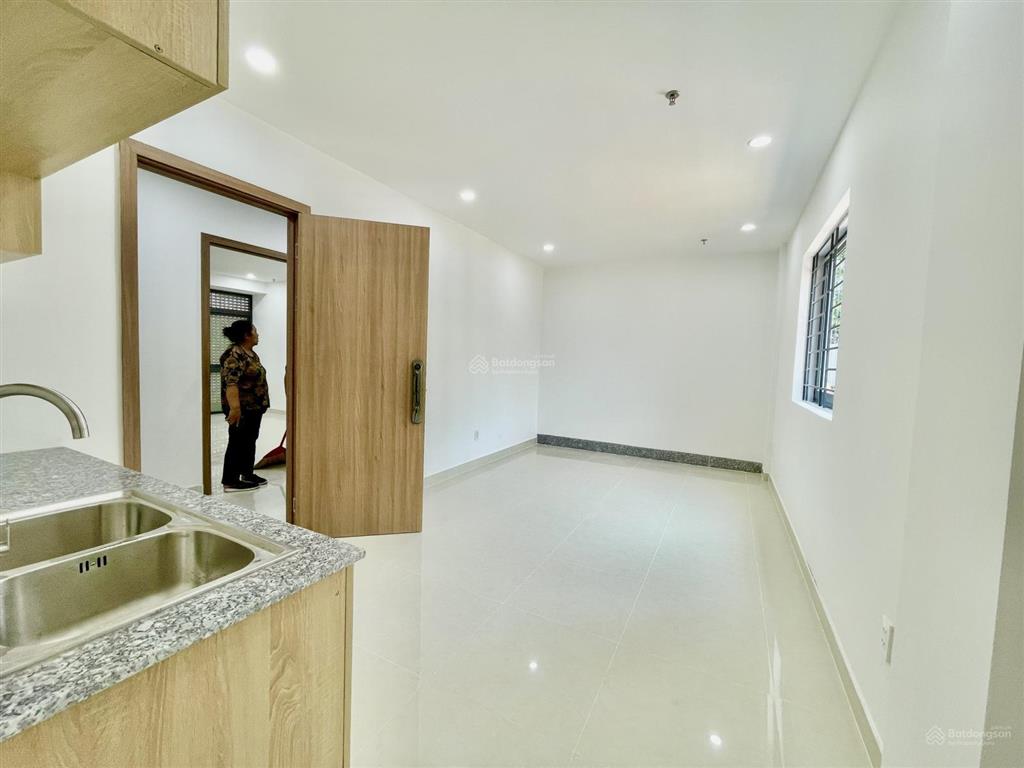 Phòng ngay 429 lê văn việt cửa sổ lớn, giá rẻ  gần kcnc full nội thất  hầm xe  tháng máy