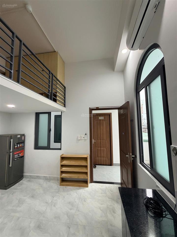 Căn hộ có gác, cửa sổ ngoài cực thoáng ngay lê văn việt, sát vách khu cnc