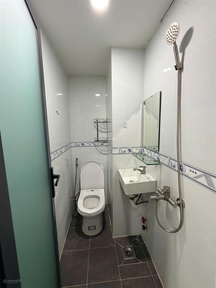 Căn hộ có gác, cửa sổ ngoài cực thoáng ngay lê văn việt, sát vách khu cnc