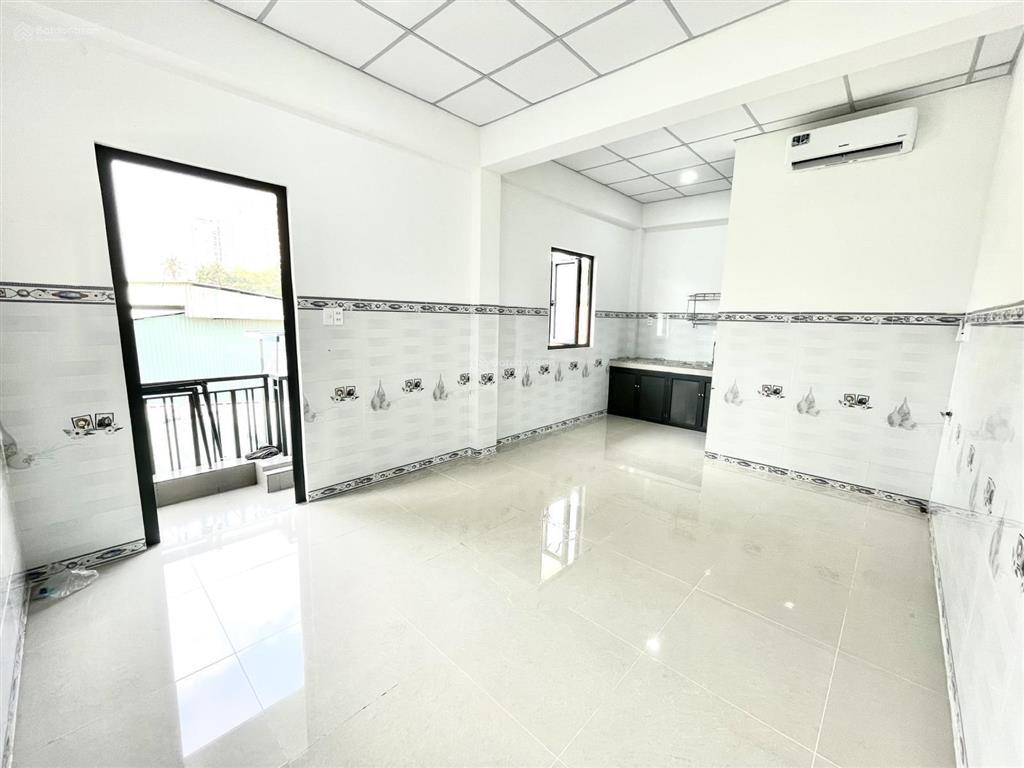 Studio ban công, máy lạnh  gần trường cđ kinh tế đối ngoại  phụ huynh an tâm