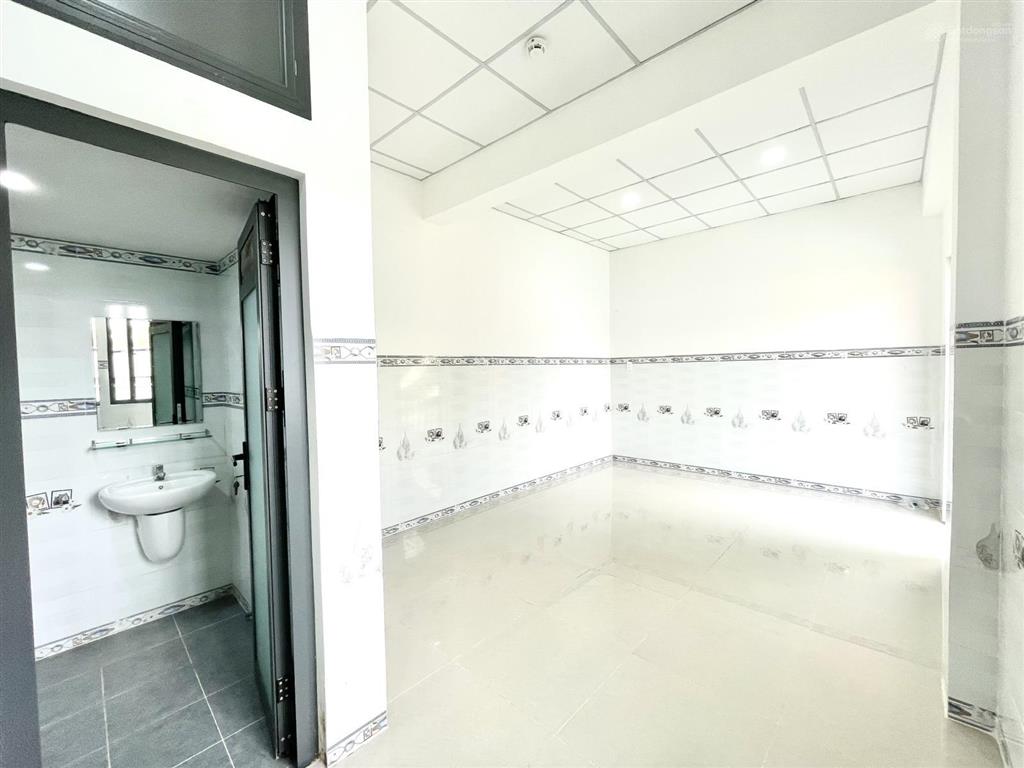 Studio ban công, máy lạnh  gần trường cđ kinh tế đối ngoại  phụ huynh an tâm