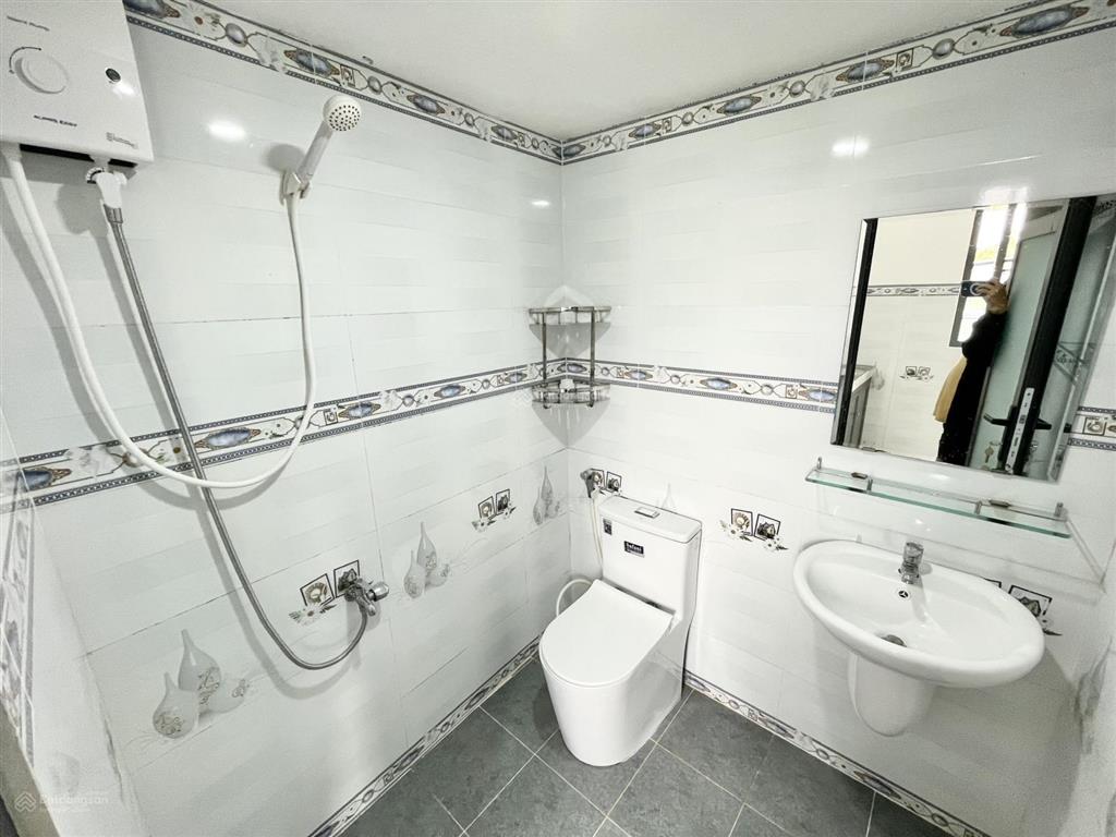 Studio ban công, máy lạnh  gần trường cđ kinh tế đối ngoại  phụ huynh an tâm