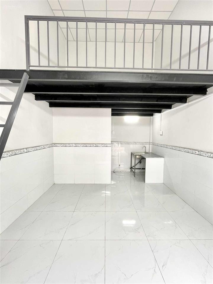 Phòng có gác  máy lạnh ngay đỗ xuân hợp, cđ kinh tế đối ngoại, công thương, đh văn hóa  5p đi học