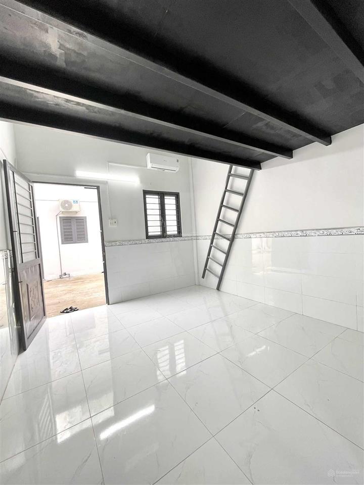 Phòng có gác  máy lạnh ngay đỗ xuân hợp, cđ kinh tế đối ngoại, công thương, đh văn hóa  5p đi học