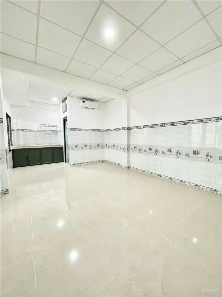 Phòng có máy lạnh ngay đỗ xuân hợp, cđ kinh tế đối ngoại, đi bộ 3p đến trường