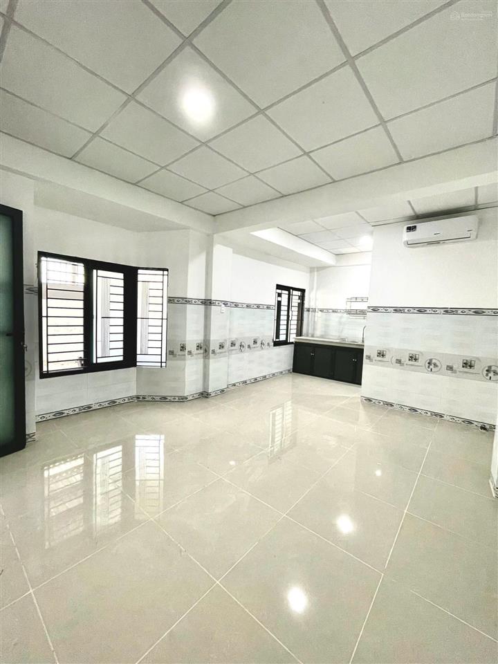 Phòng có máy lạnh ngay đỗ xuân hợp, cđ kinh tế đối ngoại, đi bộ 3p đến trường