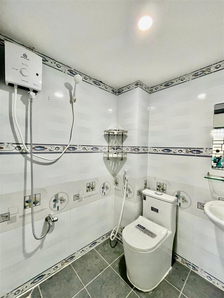 Phòng có máy lạnh ngay đỗ xuân hợp, cđ kinh tế đối ngoại, đi bộ 3p đến trường