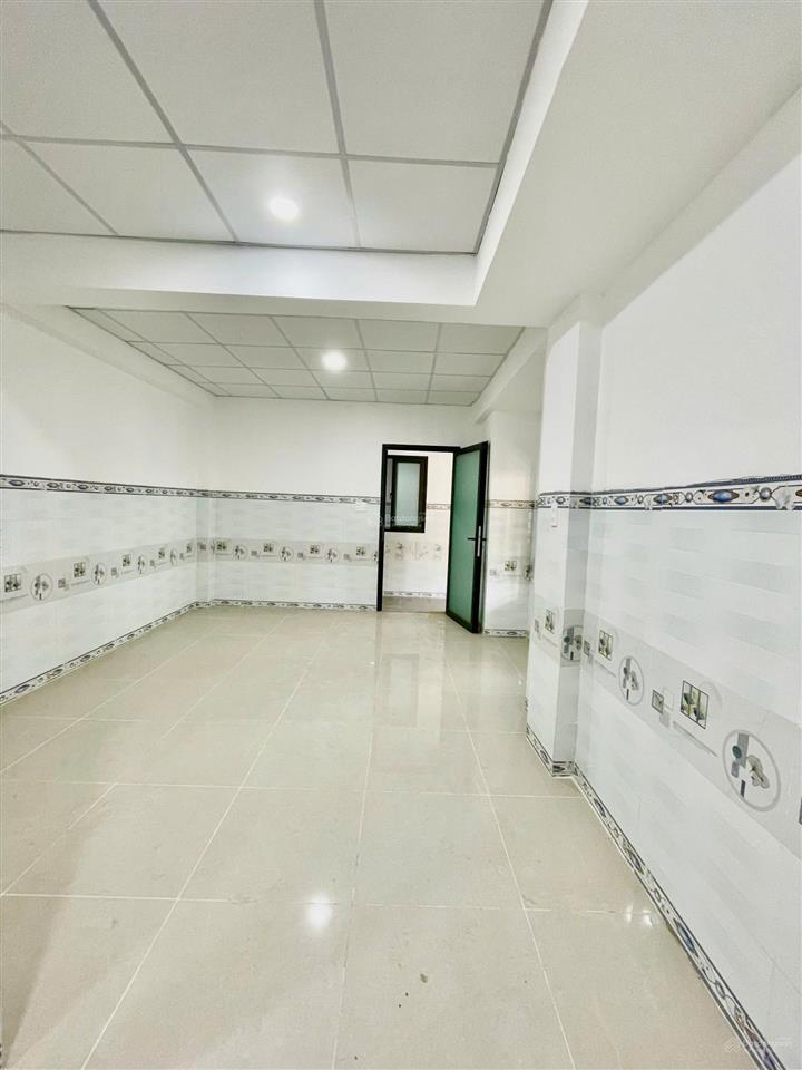 Phòng có máy lạnh ngay đỗ xuân hợp, cđ kinh tế đối ngoại, đi bộ 3p đến trường