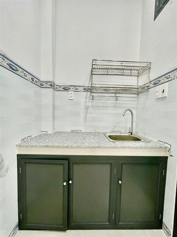 Căn studio có máy lạnh sát cđ kinh tế đối ngoại  phụ huynh yên tâm cho con đi bộ đến trường