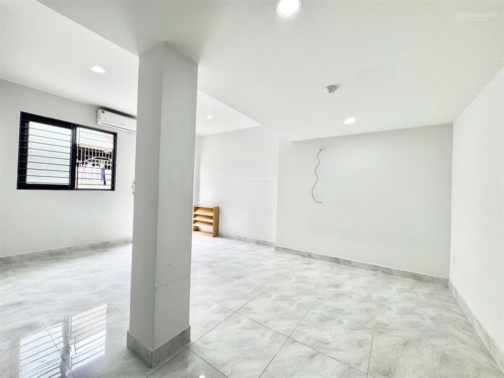 Kiot mặt tiền đường  phòng riêng tư, có cửa sổ lớn sát vách khu cnc
