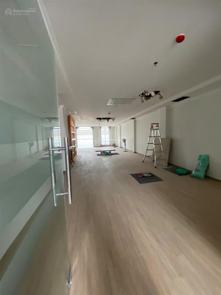 Cho thuê tòa vp tại hoàng cầu  đống đa, dt 150m2/sàn, 7.5tầng, mt 10m. thông sàn, tháng máy,pccc