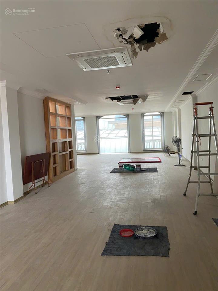 Cho thuê tòa vp tại hoàng cầu  đống đa, dt 150m2/sàn, 7.5tầng, mt 10m. thông sàn, tháng máy,pccc