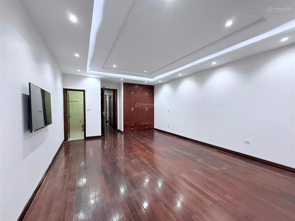 Cho thuê nhà lạc long quân  tây hồ. 100m2 x 5 tầng, thang máy, mỗi tầng 2 phòng, đủ đh, nl,...