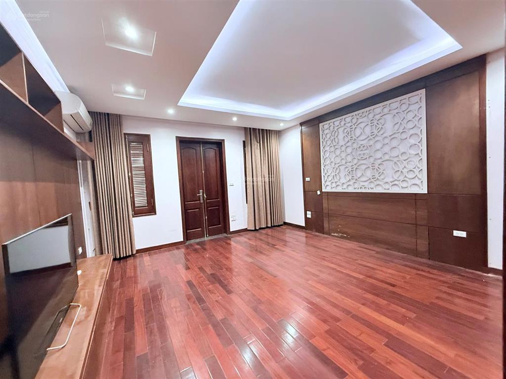 Cho thuê nhà lạc long quân  tây hồ. 100m2 x 5 tầng, thang máy, mỗi tầng 2 phòng, đủ đh, nl,...