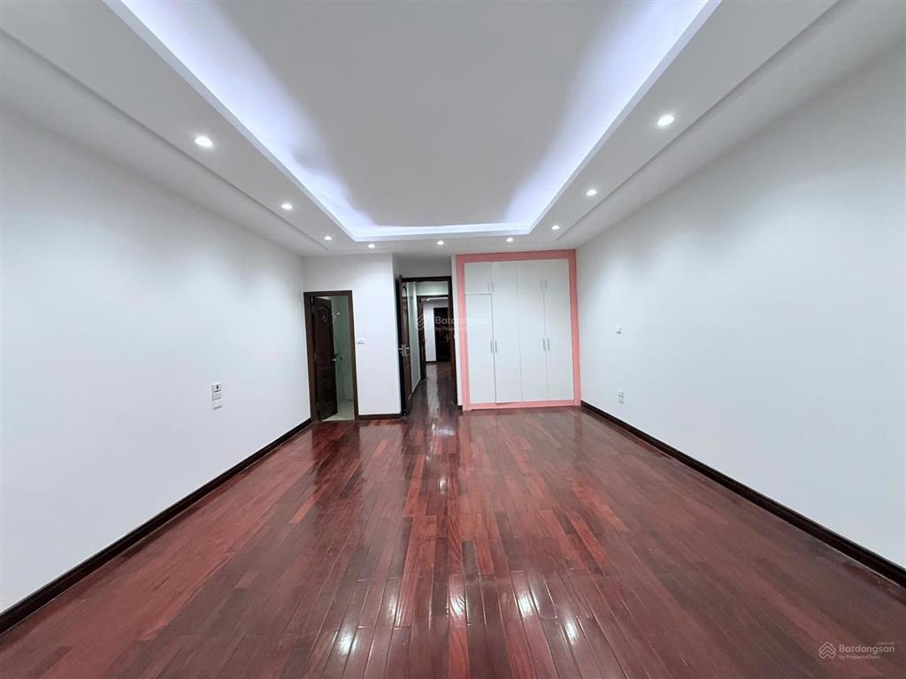 Cho thuê nhà lạc long quân  tây hồ. 100m2 x 5 tầng, thang máy, mỗi tầng 2 phòng, đủ đh, nl,...
