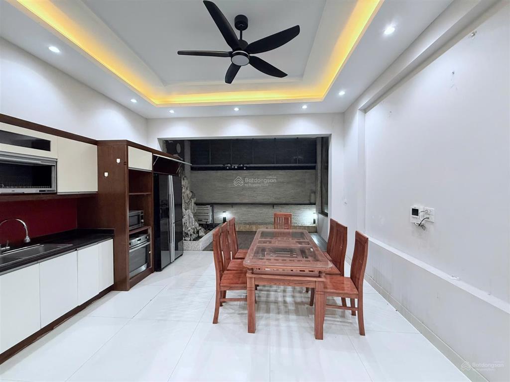 Cho thuê nhà lạc long quân  tây hồ. 100m2 x 5 tầng, thang máy, mỗi tầng 2 phòng, đủ đh, nl,...