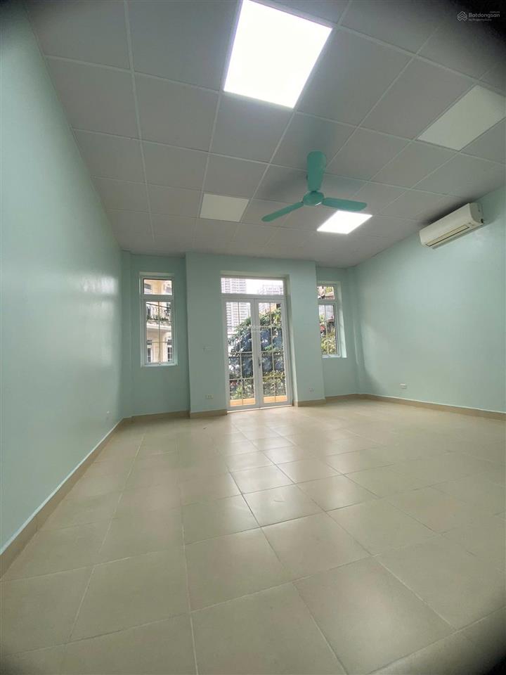 Cho thuê nhà nguyễn tuân  thanh xuân, 70m2 x 6t, mt 5m, chia 2 phòng/tầng, thang máy, đh, nl