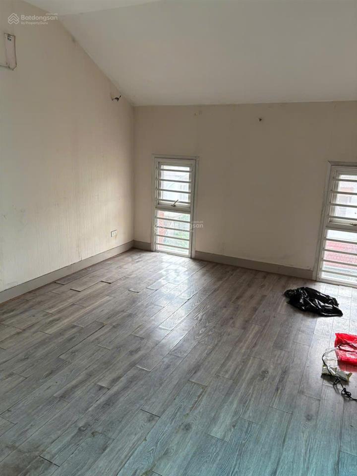 Biệt thự làng việt kiều  nguyễn văn lộc, 250m2 đất, xd180m2 x 3 tầng, mt15m chia phòng, đủ đh...