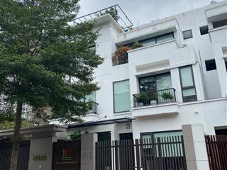 Biệt thự làng việt kiều  nguyễn văn lộc, 250m2 đất, xd180m2 x 3 tầng, mt15m chia phòng, đủ đh...