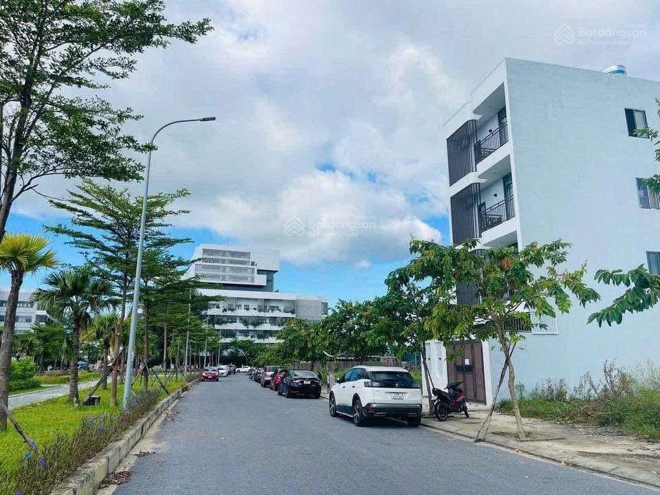 Bán gấp 100m mt 6m sát cổng đhqg fpt đường ô tô tránh ql21a chỉ 3,5 tỷ