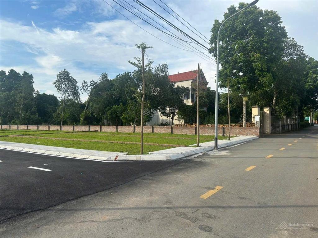 Bán gấp 100m mặt tiền 8m ô tô tránh kinh doanh 2,5 tỷ