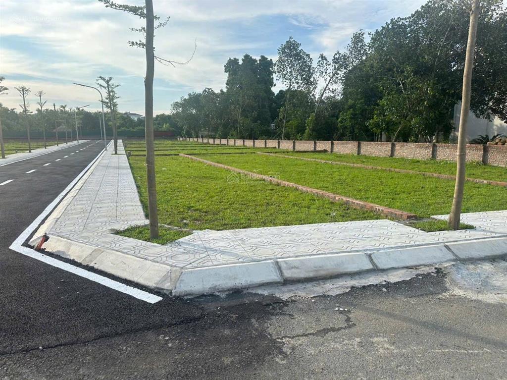 Bán gấp 100m mặt tiền 8m ô tô tránh kinh doanh 2,5 tỷ