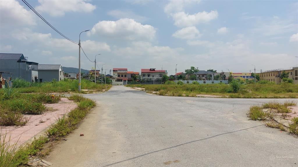 Bán lô đất rẻ nhất cổng chợ kđt phú quý, đối diện kcn phú quý.