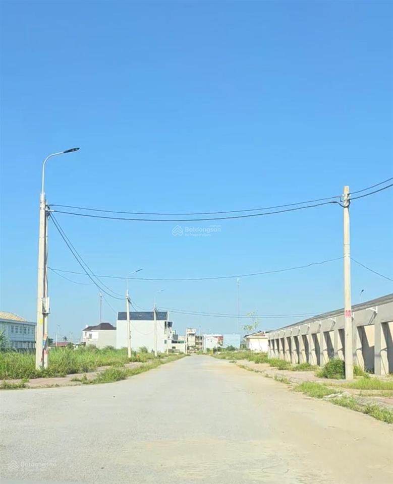 Bán lô đất rẻ nhất cổng chợ kđt phú quý, đối diện kcn phú quý.