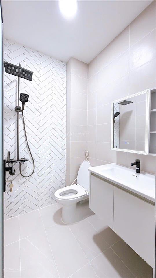 Mua bán nhà quận 4, nhà tốt, kèo thơm. 3 mặt tiền, hẻm xe hơi, 3 tầng hoàn công , khánh hội !