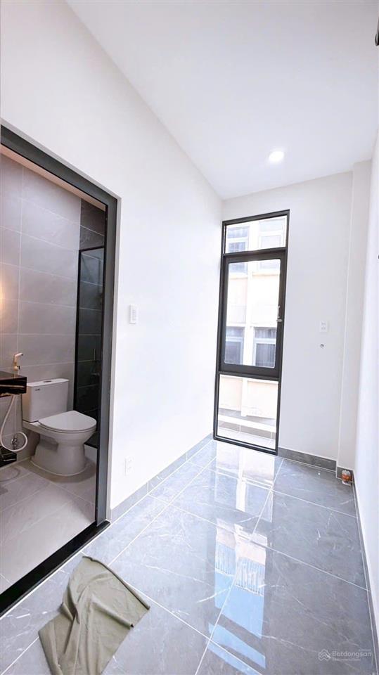 Mua bán nhà quận 4, nhà tốt, kèo thơm. 3 mặt tiền, hẻm xe hơi, 3 tầng hoàn công , khánh hội !
