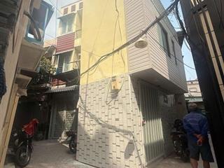 Mua bán nhà quận 4, 3 tầng hoàn công, góc 2 mặt hẻm thông bến vân đồn !