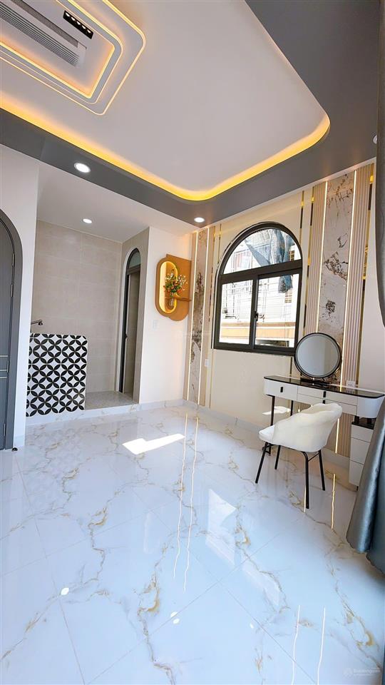 Mua bán nhà quận 4, 35m2 đất, 4 tầng, đường số xe hơi, trục đường tân vĩnh !