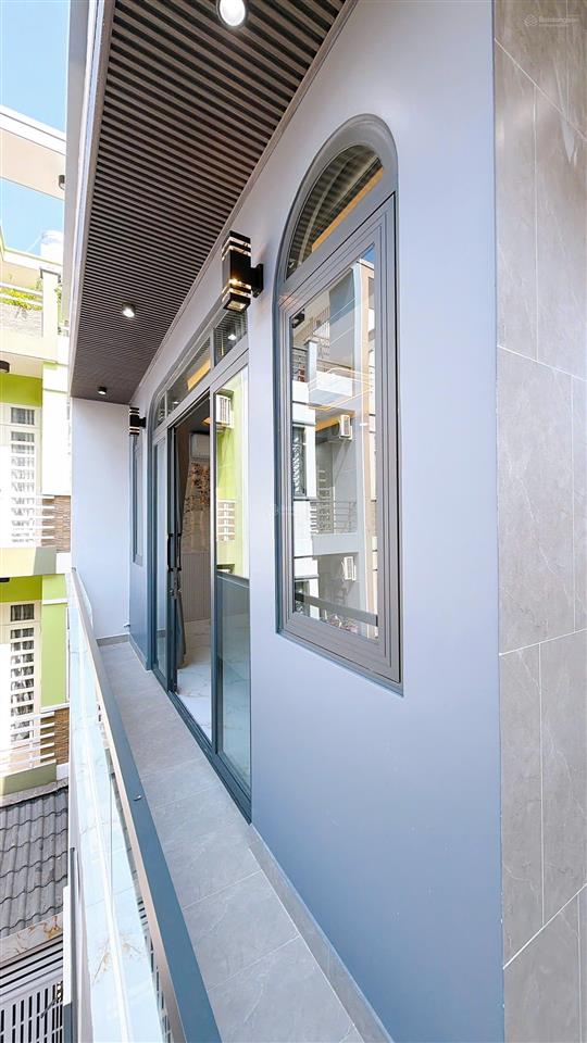 Mua bán nhà quận 4, 35m2 đất, 4 tầng, đường số xe hơi, trục đường tân vĩnh !