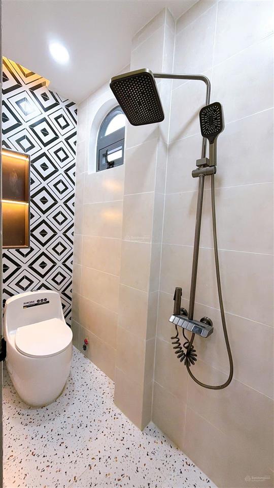 Mua bán nhà quận 4, 35m2 đất, 4 tầng, đường số xe hơi, trục đường tân vĩnh !