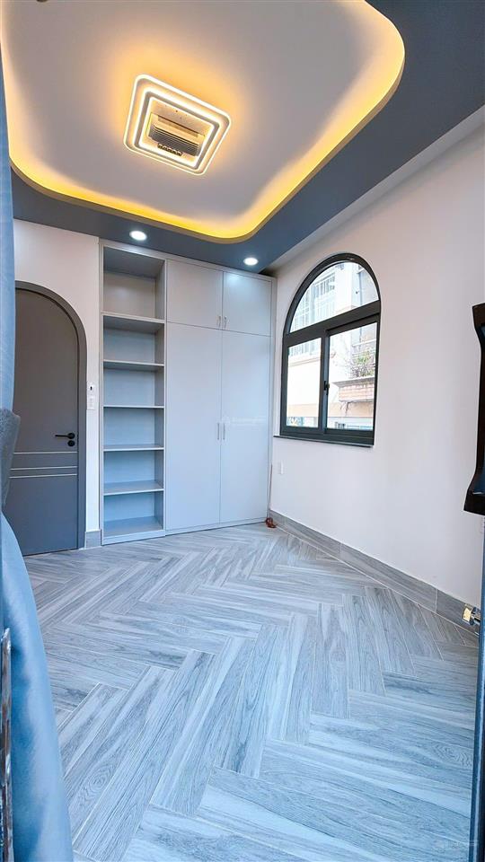 Mua bán nhà quận 4, 35m2 đất, 4 tầng, đường số xe hơi, trục đường tân vĩnh !