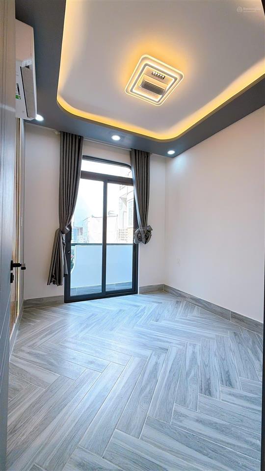 Mua bán nhà quận 4, 35m2 đất, 4 tầng, đường số xe hơi, trục đường tân vĩnh !
