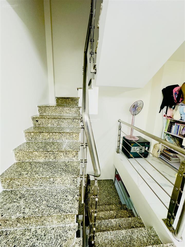 Mua bán nhà quận 4, 5 tầng hoàn công, dân cư hiện hữu, gần mặt tiền đường đoàn văn bơ !