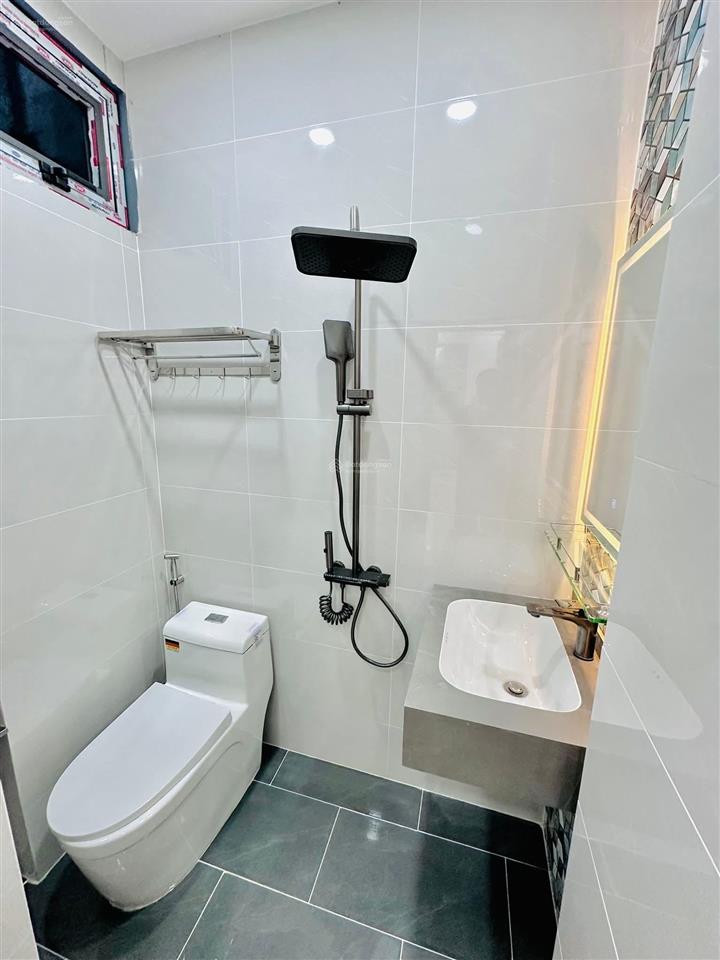 Mua bán nhà quận 4, 4 tầng, nhà mới, khu dân cư hiện hữu, trục đường đoàn văn bơ với vĩnh khánh!