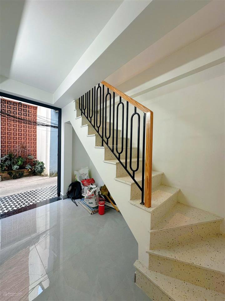 Bán nhà quận 4, 67.4m2 đất dân cư chỉnh trang, hẻm thông, nhà mới 99%, nội thất đủ, 3 phòng ngủ !