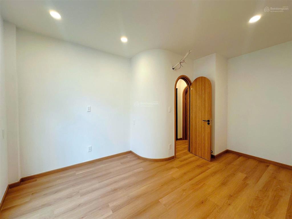 Bán nhà quận 4, 67.4m2 đất dân cư chỉnh trang, hẻm thông, nhà mới 99%, nội thất đủ, 3 phòng ngủ !