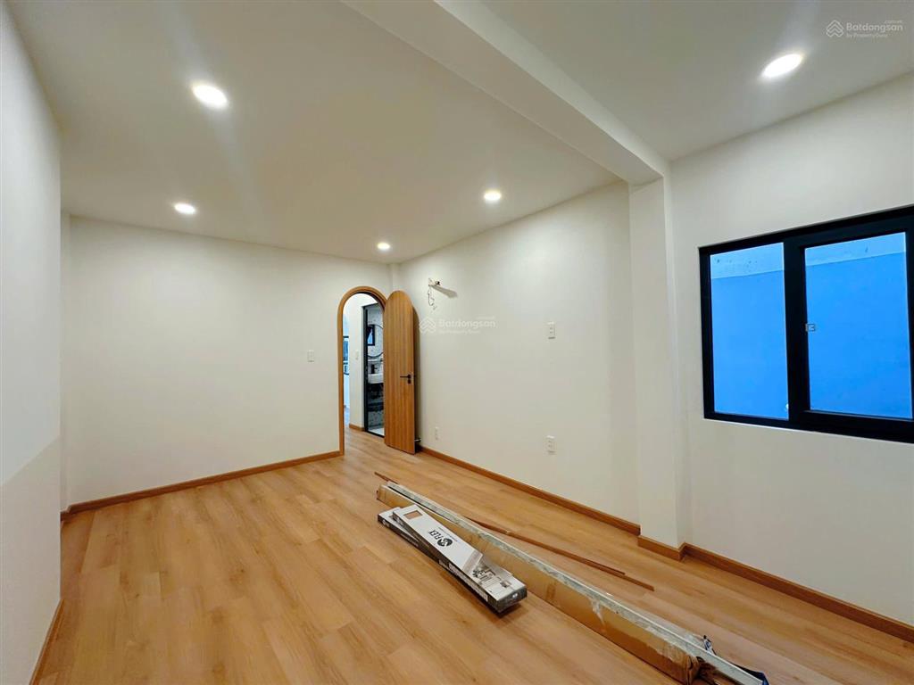 Bán nhà quận 4, 67.4m2 đất dân cư chỉnh trang, hẻm thông, nhà mới 99%, nội thất đủ, 3 phòng ngủ !