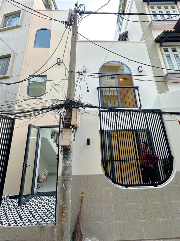 Bán nhà quận 4, 67.4m2 đất dân cư chỉnh trang, hẻm thông, nhà mới 99%, nội thất đủ, 3 phòng ngủ !