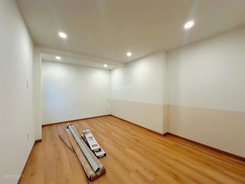 Bán nhà quận 4, 67.4m2 đất dân cư chỉnh trang, hẻm thông, nhà mới 99%, nội thất đủ, 3 phòng ngủ !