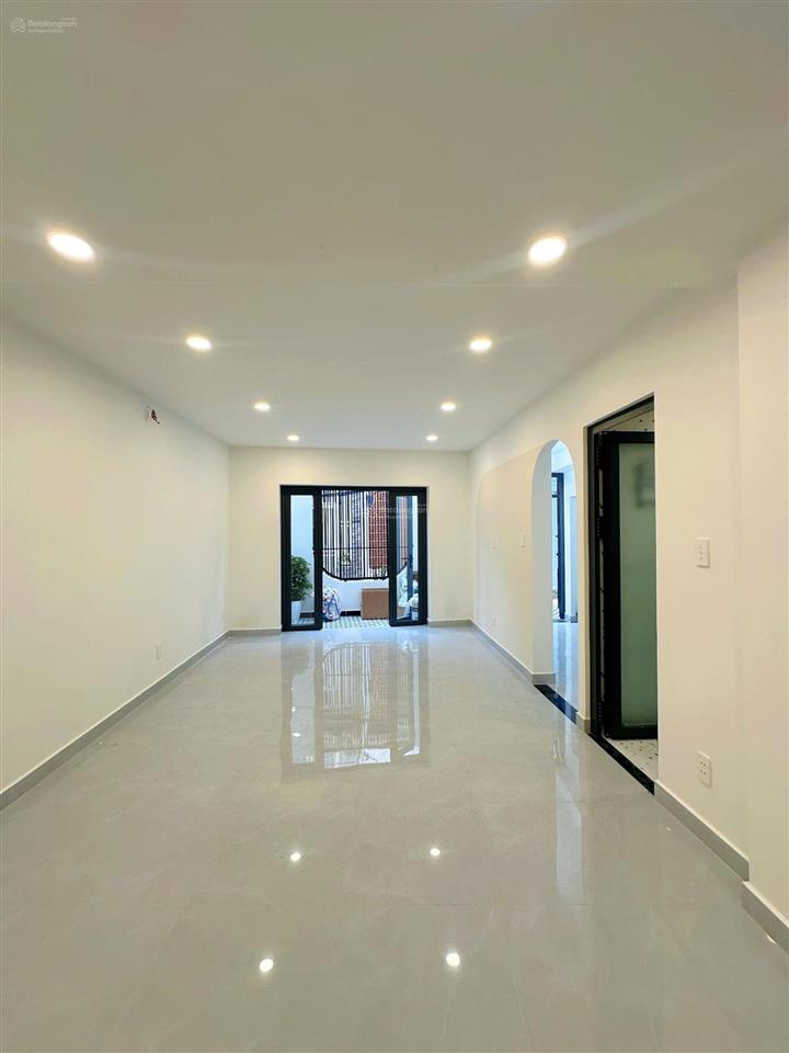 Bán nhà quận 4, 67.4m2 đất dân cư chỉnh trang, hẻm thông, nhà mới 99%, nội thất đủ, 3 phòng ngủ !